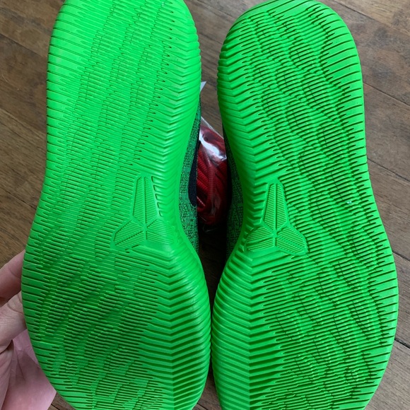 Nike Kobe Mamba Rage Grinch Basketball Shoe - Picture 2 of 4